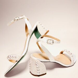 Betsey Johnson White Chic Heels
